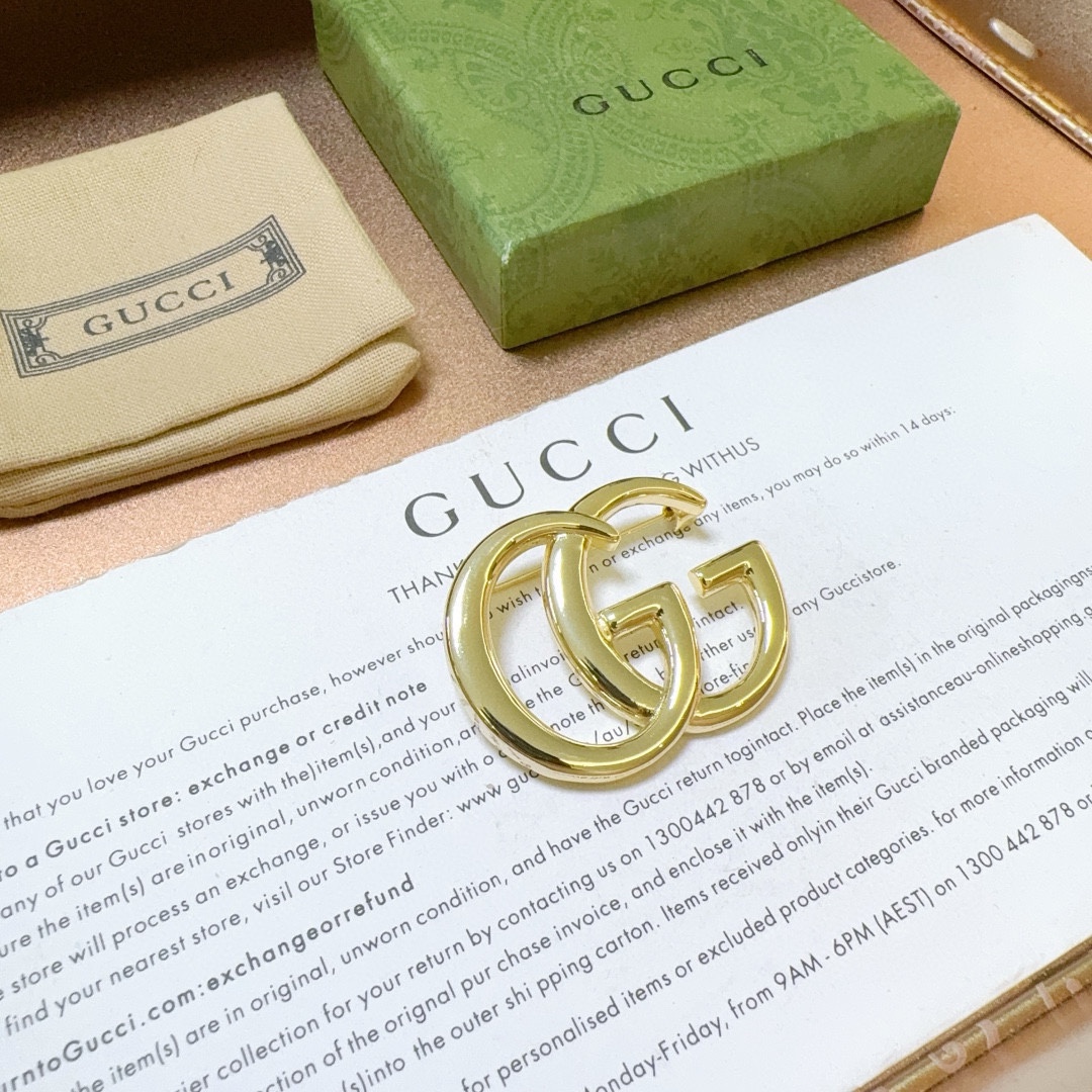2024最新出炉🌼 Gucci古驰胸针最新款的经典款 精致无论款式 质感 都是绝对的顶尖feel 只要看一眼就懂了 超 nice 4