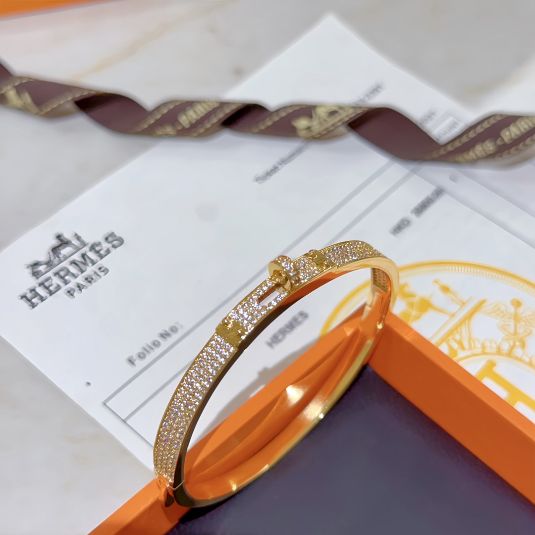 Hermès item