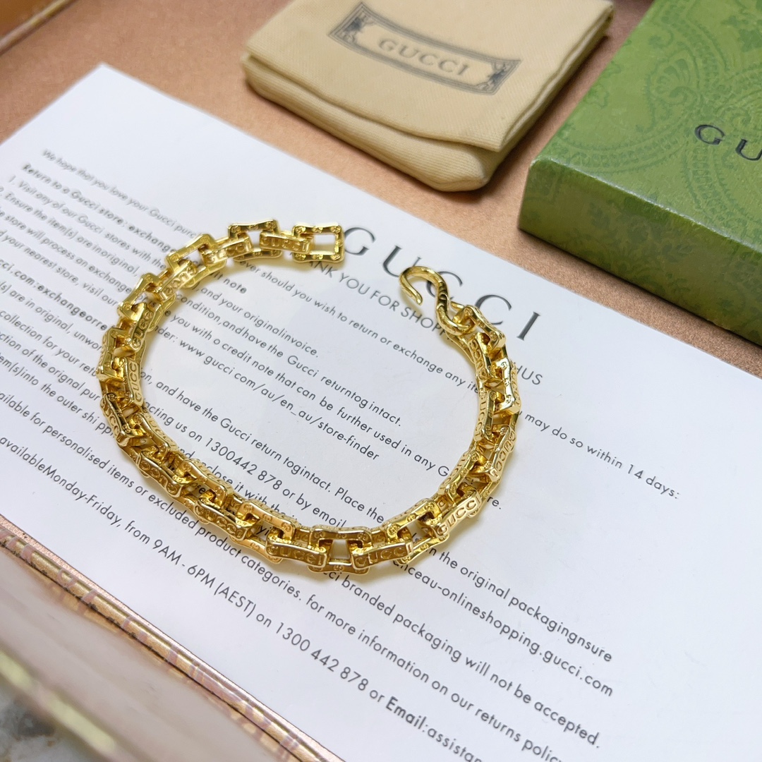 2024最新出炉土豪版手链 认准细节链身闪沙效果 独家高品质🌼 Gucci古驰手链最新款的经典款 精致无论款式 质感 都是绝对的顶尖feel 4