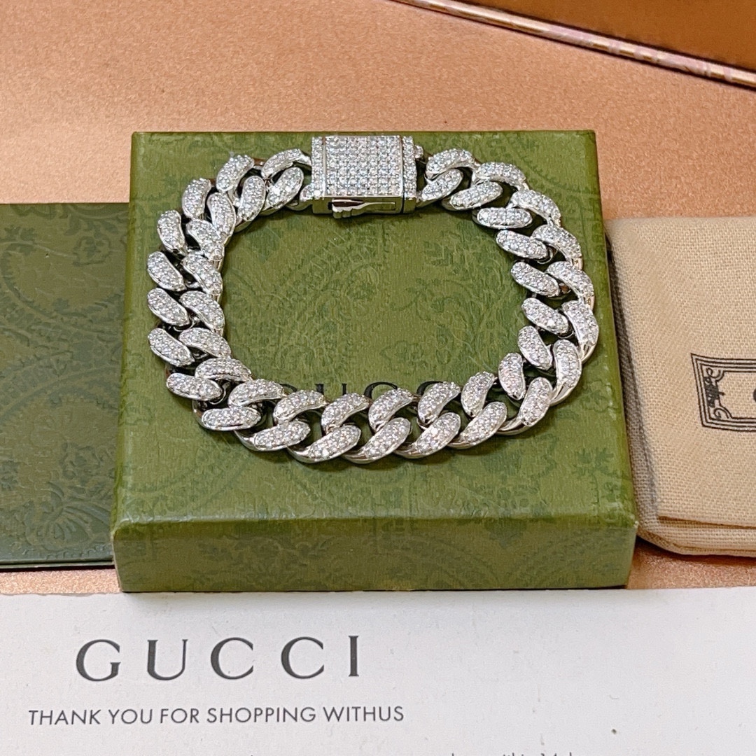 Gucci luxury bracelet 2
