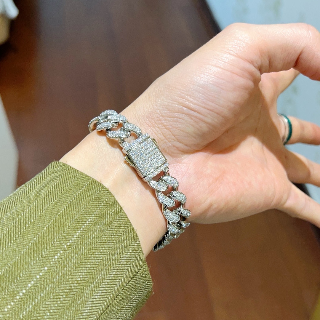 Gucci luxury bracelet 4