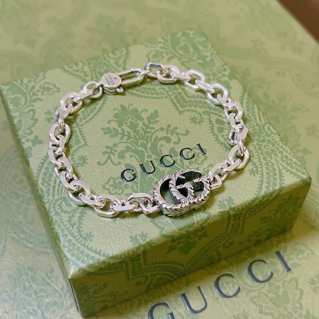 2024最新出炉土豪版手链 独家高品质🌼 Gucci古驰手链最新款的经典款 精致无论款式 质感 都是绝对的顶尖feel 只要看一眼就懂了 超 4