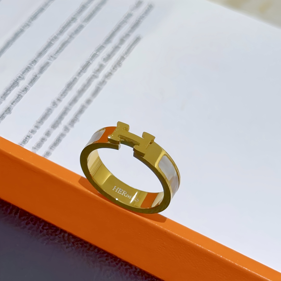爱马仕戒指经典 大气上档次 猪鼻子 戒指💍最容易吸引人的经典爱马仕戒指 🐽 款 V金材质 18k金电镀 带logo 玫瑰金 超 n 2