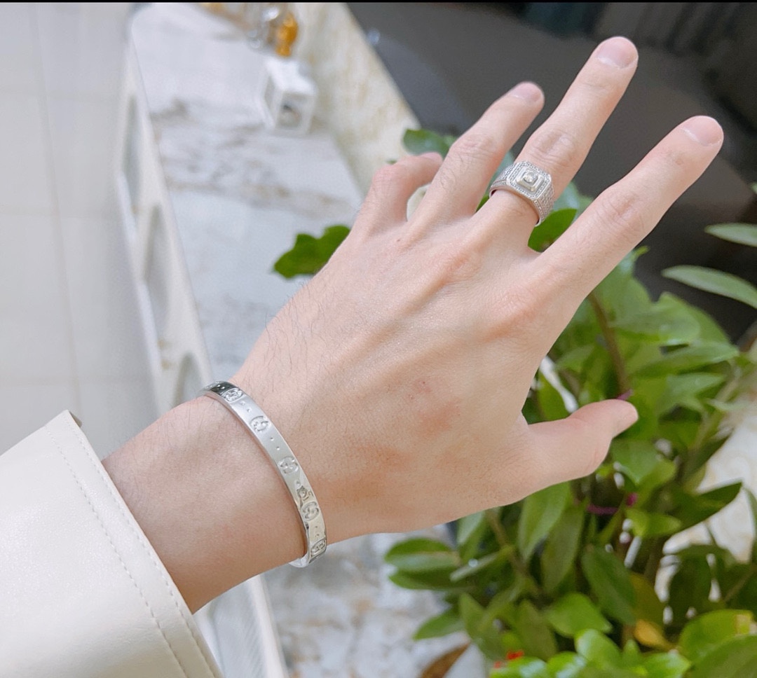 Gucci luxury item 6