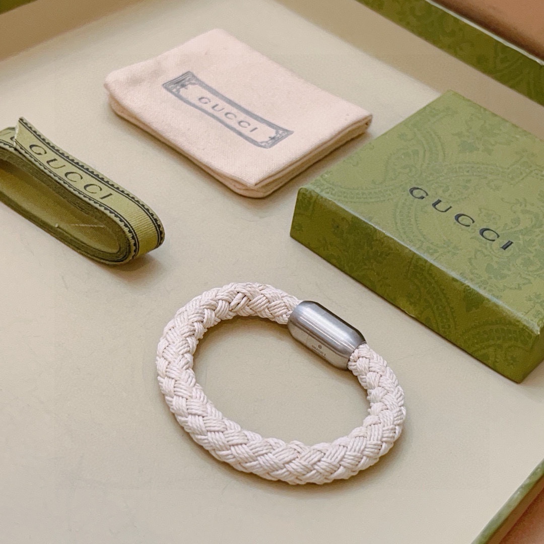 Gucci古驰手绳手环最新款纯手工编织而成一条需要花费5天时间才能制作成功档次更高Anger Forest系列双G经典款系列复古银男女同款手链 5