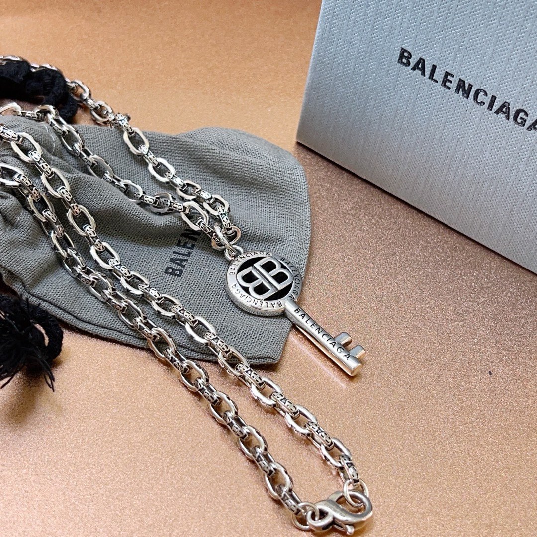 Balenciaga luxury necklace 5
