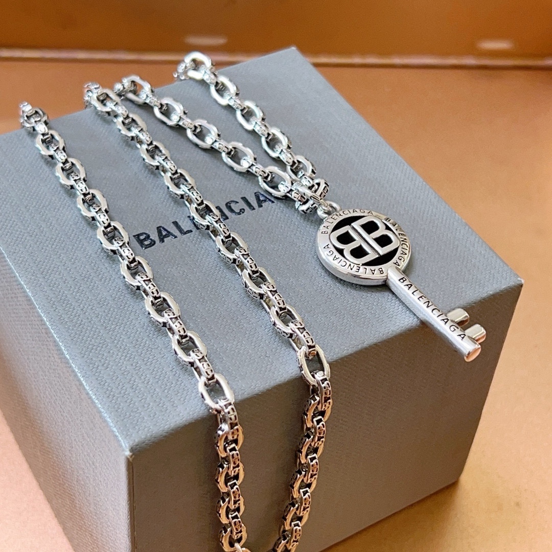 Balenciaga luxury necklace 8