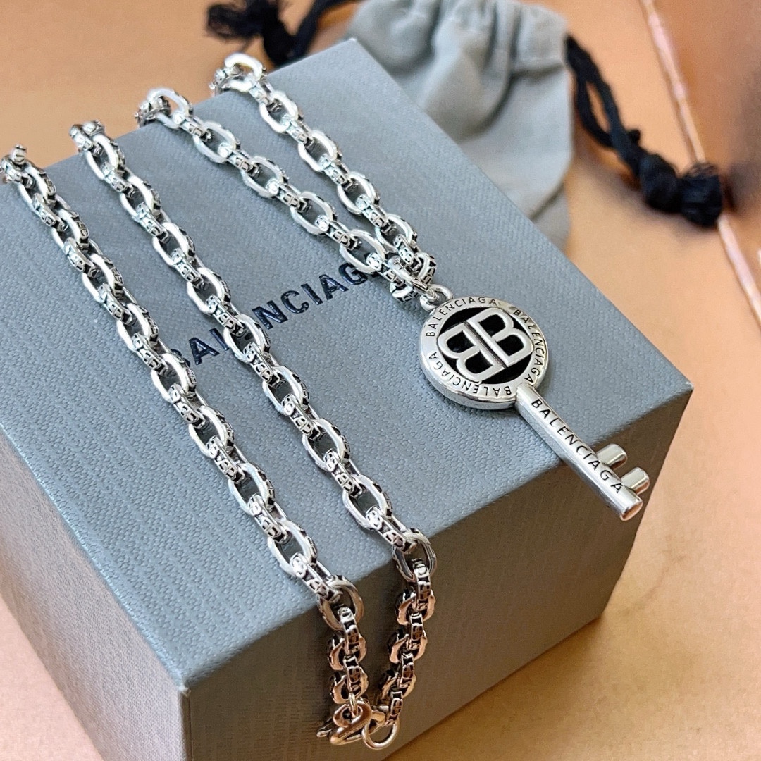 Balenciaga luxury necklace 2