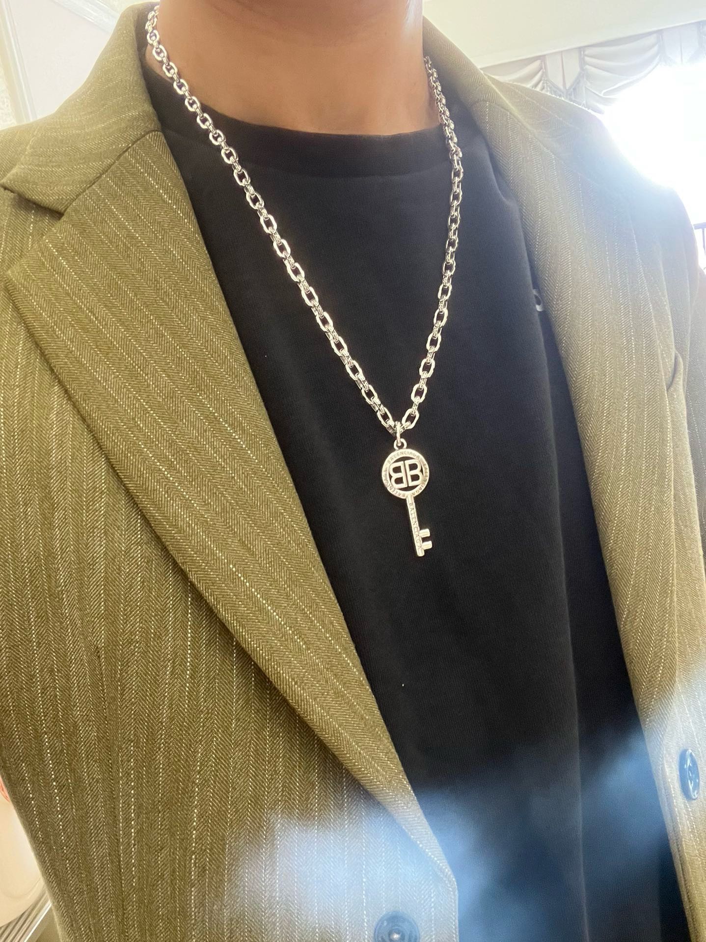 Balenciaga luxury necklace 3