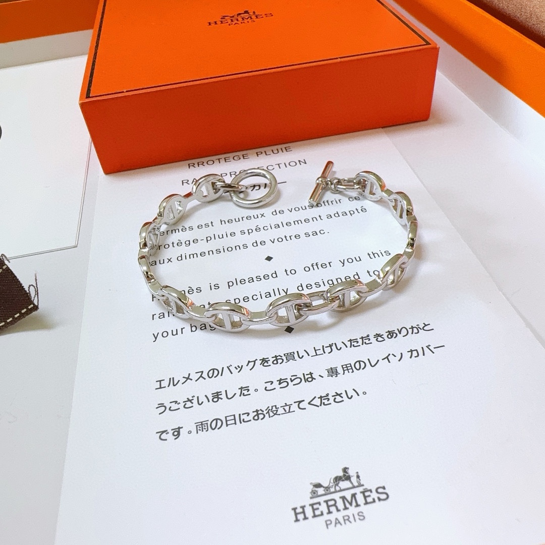 Hermès item