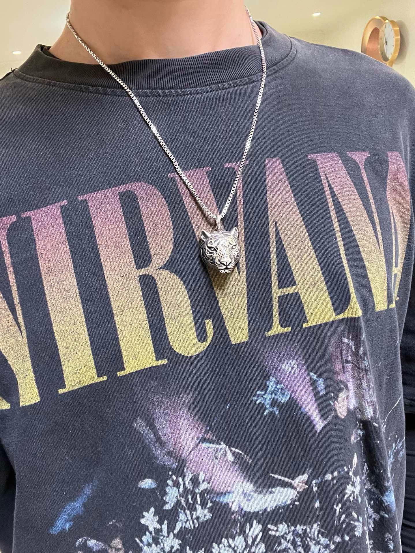 批100。    𝐆𝐮𝐜𝐜𝐢古驰项链最新款链条档次更高明星同款Anger Forest系列双G经典款项链系列古驰项链
细节对版做旧处理 非市面亮面版型 
这款一直在出 古驰里面热卖款 非常好搭配潮流衣服👔🥿