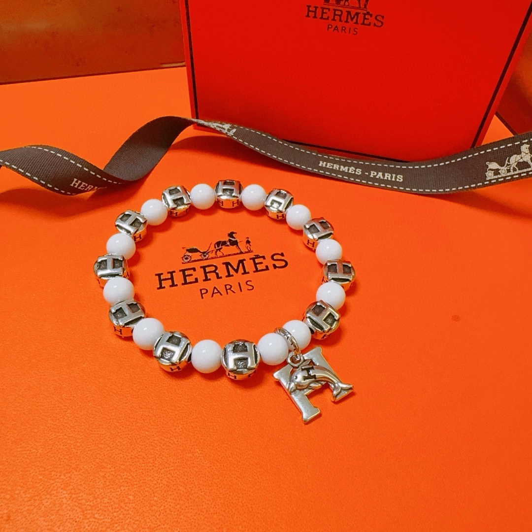 NO:106756,Batch New product release Hermas Hermes bracelet luxury Hermes bracelet White tridacna bracelet same style for men and women. The latest model full beaded bracelet has higher grade. Star-like style Anger Forest series H retro Hermes bracelet Size: 16-24 cm Details are used for the old version Non-market shiny style Non-market ordinary style for this model has been released. Hermes is very good for matching clothes, jewelry quality, hermes, hermes, bracelet19860909批 新品发布 Hermas爱马仕手链奢华爱马仕手串 白砗磲手链男女同款 最新款全件串珠手链档次更高明星同款Anger Forest系列H复古爱马仕手链 尺寸:16-24厘米 细节对版做旧处理 非市面亮面版型 非市面普通做这款一直在出 爱马仕里面热卖款 非常好搭配衣服,饰品精品,hermes,hermes,bracelet,Jewelry