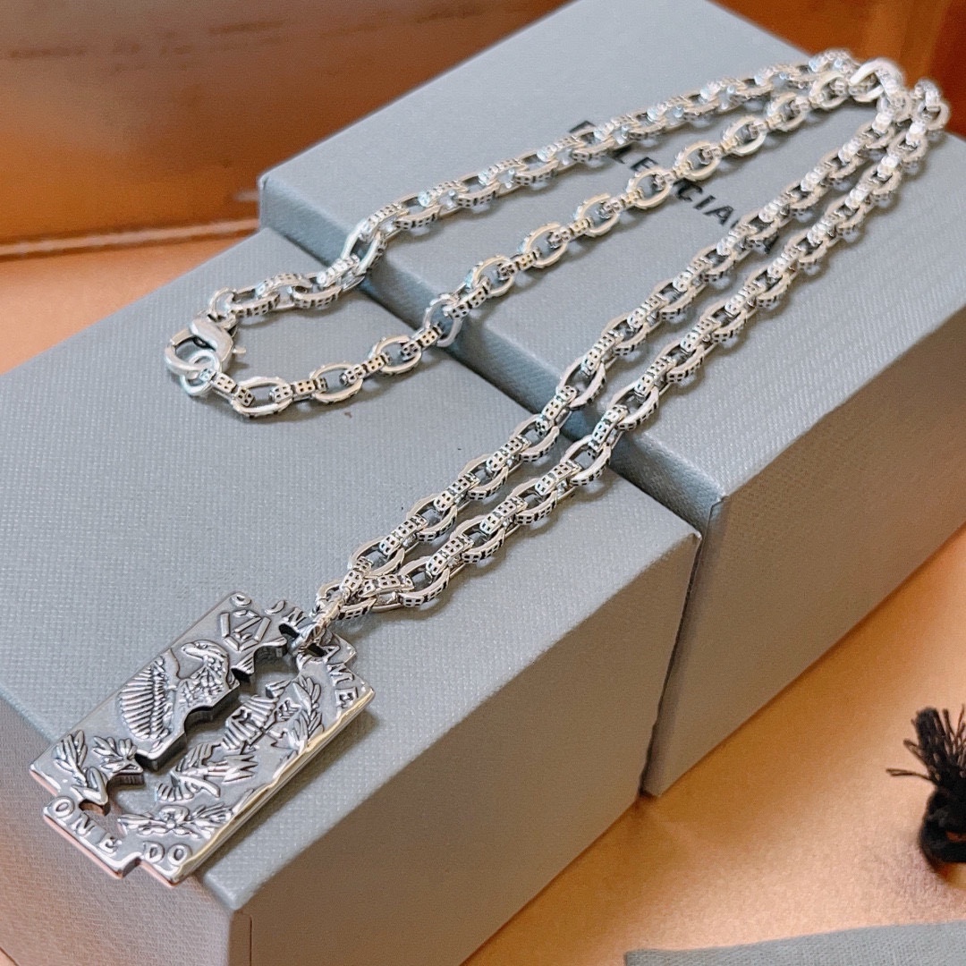 Balenciaga luxury necklace 7