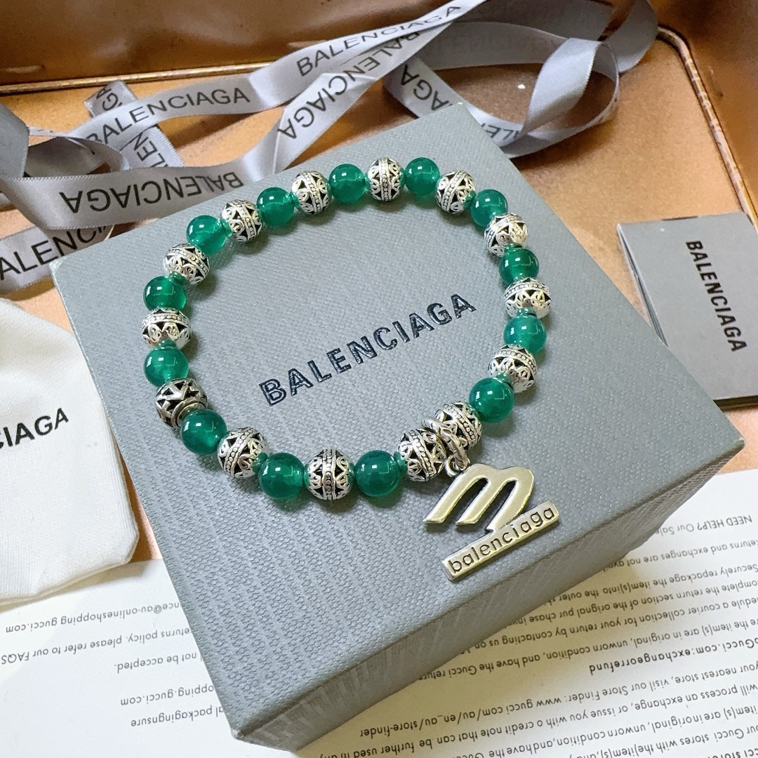 NO:106770,Batch of the counter semester version of natural green agate Balenciaga bracelet Thai silver style Balenciaga bracelet Celebrity same style for men and women Retro old style Original replica Pure handmade ~ Genuine mold opening trendy and fashion essential for both men and women Can wear Couple style Rock Punk Thai silver style Retro elements Trendy and versatile Super like to place an order Note the wrist circumference, jewelry boutique, balenciaga, bracelet19860909批 专柜精工版本天然绿玛瑙巴黎世家手链 泰银风格巴黎世家手链 明星同款男女款 复古做旧风 原版复刻 纯手工打造 ～正品开模潮流时尚必备 男女均可佩戴 情侣款同款 摇滚朋克泰银风格 复古元素 潮流百搭 超级喜欢下单备注手腕周长,饰品精品,balenciaga,bracelet,Jewelry