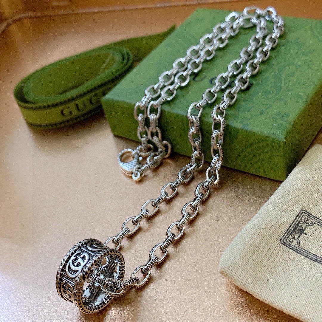 NO:106794,The last restocking is missed. There is no longer the latest model of Gucci necklace. The chain grade is higher. The same style of Anger Forest series double-g pattern necklace. The chain length is 60 cm. The length can be changed. The details are used to treat the version. The non-market bright version is always available. Gucci is very good to match with trendy clothes, fine accessories, gucci, necklace19860909批最后一次补货错过不再有古驰项链最新款链条档次更高明星同款Anger Forest系列双g图案项链 链长60厘米可改长度 细节对版做旧处理 非市面亮面版型 这款一直在出 古驰里面热卖款 非常好搭配潮流衣服,饰品精品,gucci,necklace,Jewelry