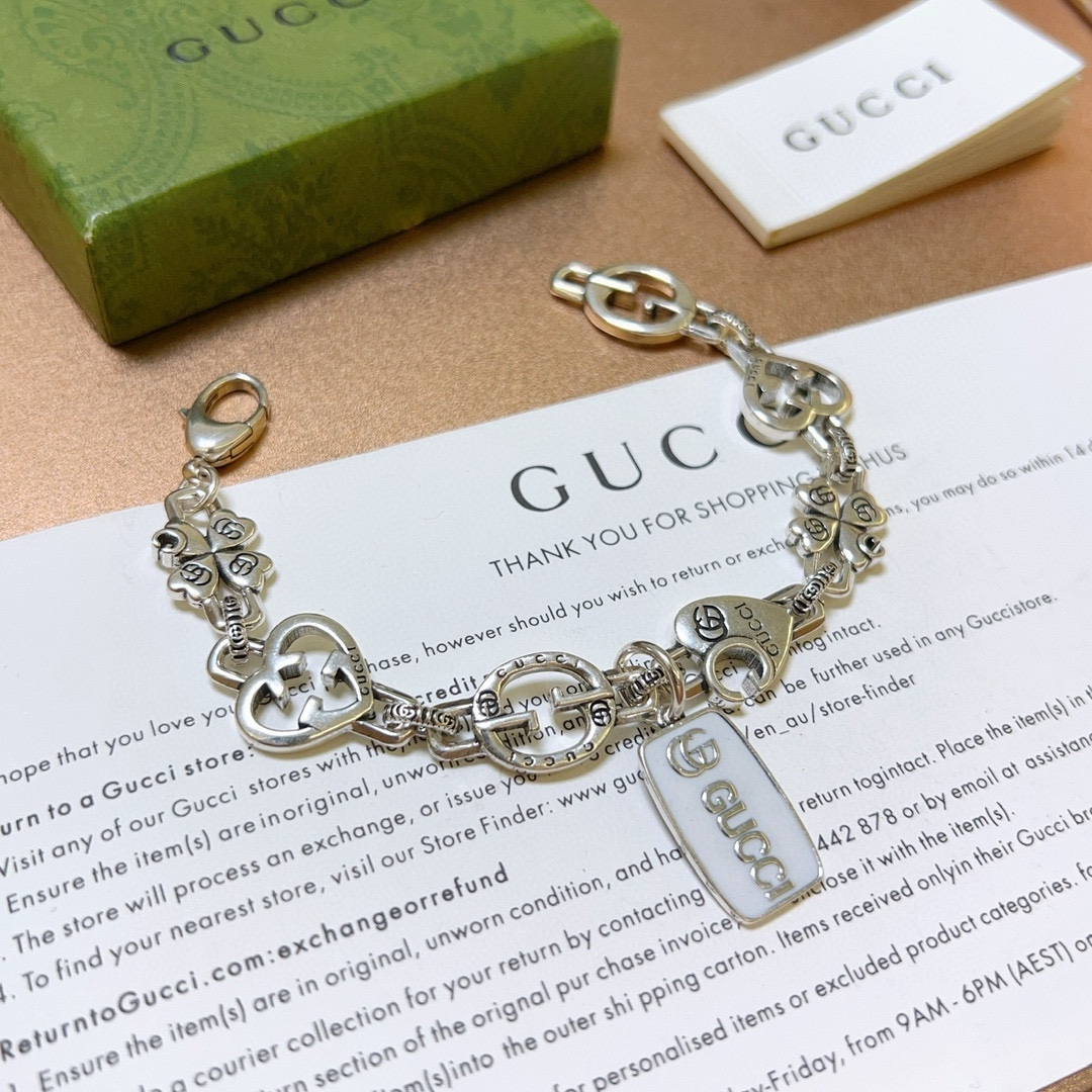 NO:106785,. The latest release of Gucci Gucci bracelets. The latest classic style is exquisite, regardless of style or texture. You can understand the original logo at a glance. Super nice. The best choice for matching clothes. It is a must-have artifact for men and women. The number of codes is 17.18.19.20.21.22.23.24., jewelry quality, gucci, gucci, bracelet19860909批. 最新出炉 Gucci古驰手链最新款的经典款 精致无论款式 质感 都是绝对的顶尖feel 只要看一眼就懂了原版logo 超 nice 搭配衣服最佳的选择,男女同款必备神器 码数17.18.19.20.21.22.23.24.,饰品精品,gucci,gucci,bracelet,Jewelry