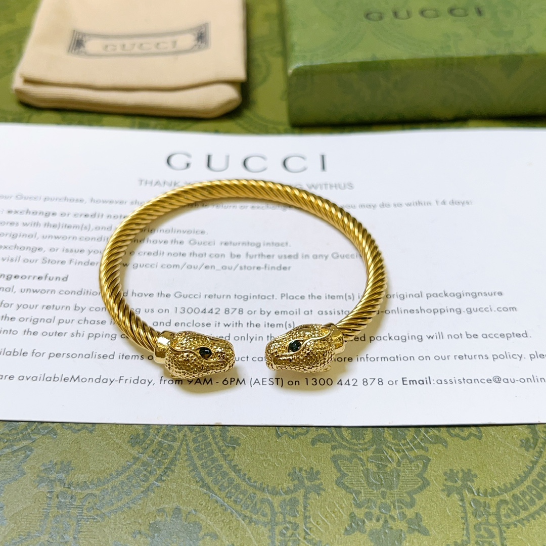 NO:106803,Gucci bracelet bracelets Gucci pure handmade latest bracelets with higher grades Celebrity Anger Forest series Double G classic series retro silver Gucci bracelet Details are used to treat the version, non-market glossy version This model has been released. Gucci is very good to match with trendy clothes, fine accessories, gucci, bracelet19860909批.古驰手镯手环古银纯手工打造最新款手镯档次更高明星同款Anger Forest系列双G经典款系列复古银古驰手环 细节对版做旧处理 非市面亮面版型 这款一直在出 古驰里面热卖款 非常好搭配潮流衣服,饰品精品,gucci,bracelet,Jewelry