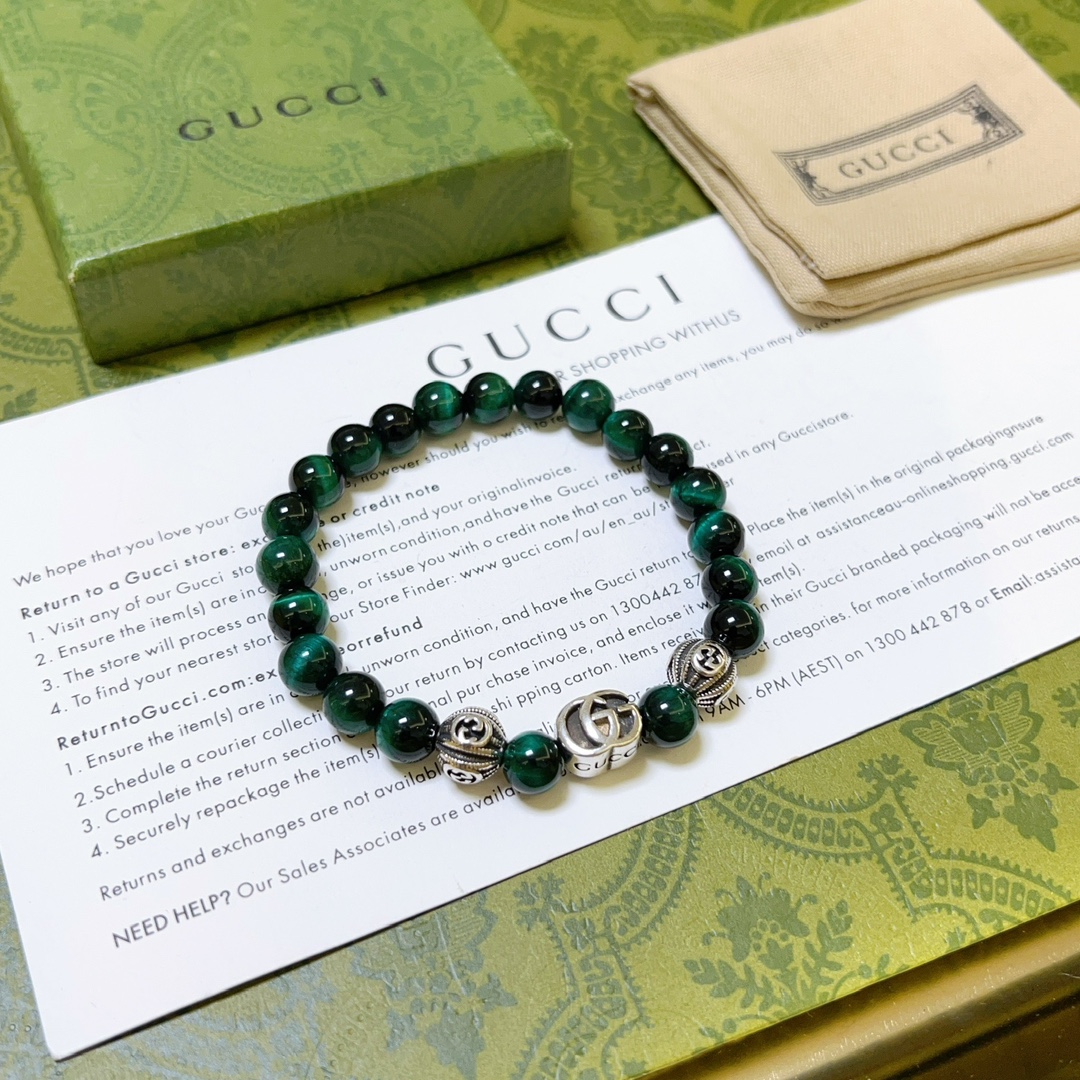 NO:106805,The new product releases Gucci bracelets for men and women. The latest green tiger-eye stone bracelets have higher grades. Stars have the same style. Anger Forest series double g bracelets. Size: 16-24 cm. Details are used to treat the old version. Non-market bright version. This one is always being made on the market. Gucci is popular in the hot-selling style. Very easy to match clothes, fine accessories, gucci, bracelet19860909批 新品发布古驰手链男女同款 最新款绿虎眼石手链档次更高明星同款Anger Forest系列双g手链 尺寸:16-24厘米 细节对版做旧处理 非市面亮面版型 非市面普通做这款一直在出 古驰里面热卖款 非常好搭配衣服,饰品精品,gucci,bracelet,Jewelry