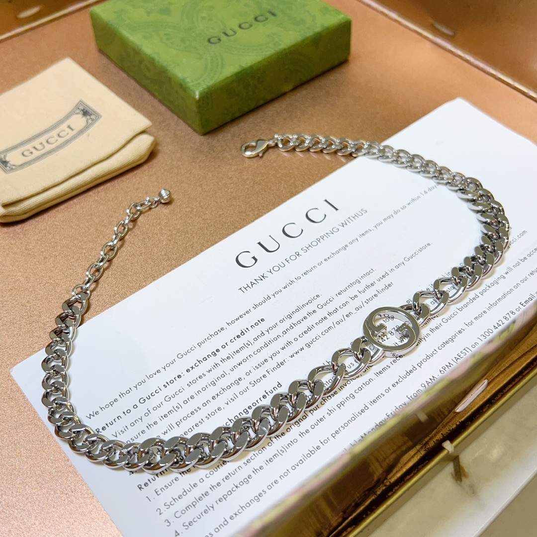 NO:106809,The latest model of Gucci necklace is higher in chain grade, star style, the same style Anger Forest series double G classic necklace series Gucci necklace, details are used to treat the version, non-market bright style, this model has been released, Gucci is popular in it, very easy to match with trendy clothes, jewelry quality, gucci, necklace19860909批 古驰项链最新款链条档次更高明星同款Anger Forest系列双G经典款项链系列古驰项链 细节对版做旧处理 非市面亮面版型 这款一直在出 古驰里面热卖款 非常好搭配潮流衣服,饰品精品,gucci,necklace,Jewelry