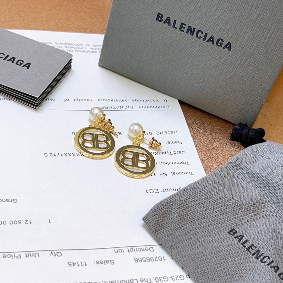 BALENCIAGA 巴黎世家耳钉 王炸系列 专柜同步 更新 简约造型耳环 经典钥匙造型搭配 设计感十足 搭配衣服绝绝子 2
