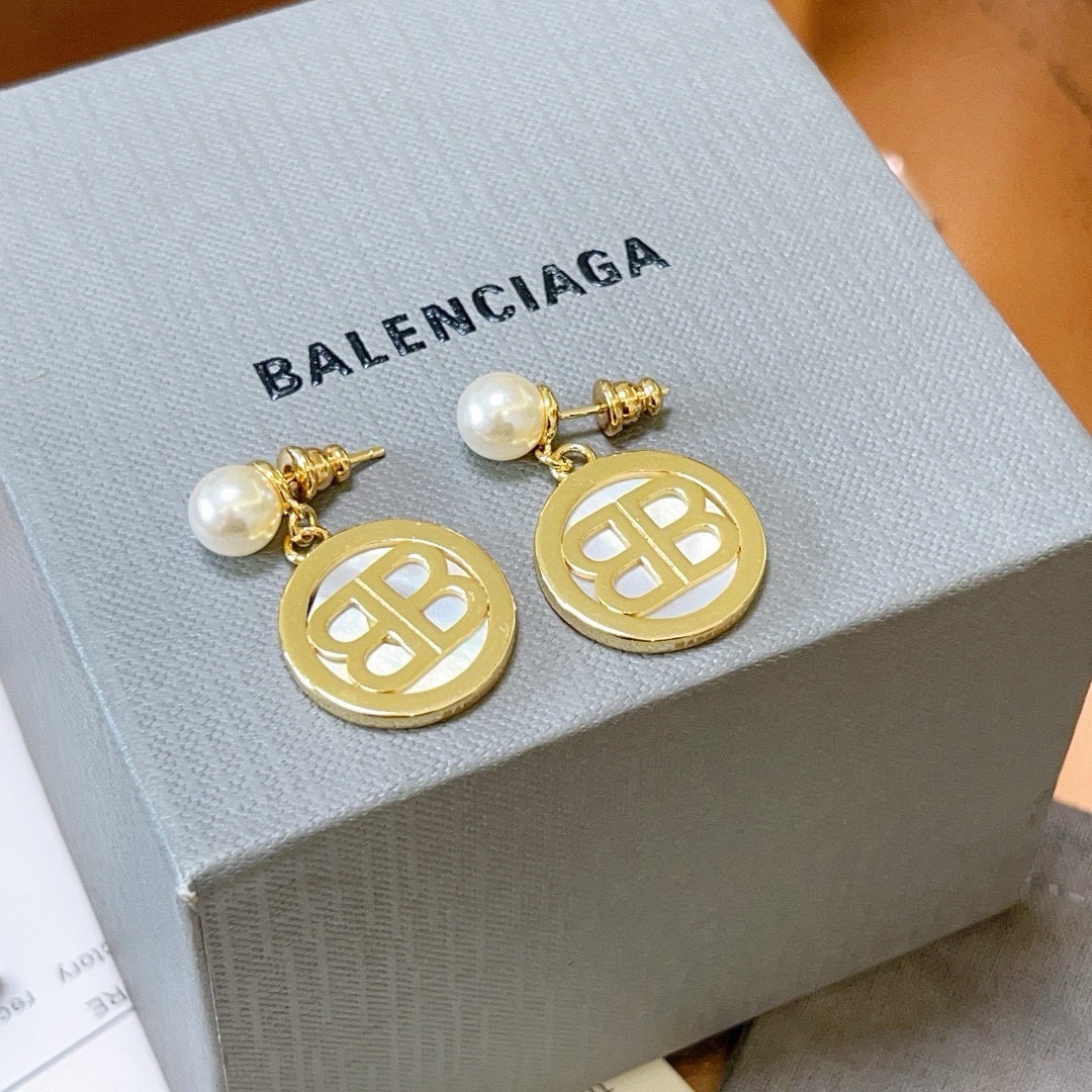 BALENCIAGA 巴黎世家耳钉 王炸系列 专柜同步 更新 简约造型耳环 经典钥匙造型搭配 设计感十足 搭配衣服绝绝子 4