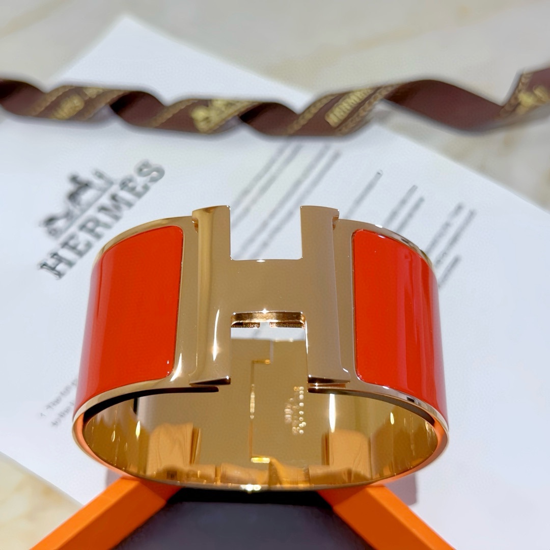 NO:105921,Hermes bracelet Original customization Wide version bracelet The enamel craftsmanship tests the master's craftsmanship to ensure the color is handmade [color][color] High-end customization Goddess I love Hermes hot bracelets Super exquisite goddesses Stars Same style High-end franc material, K gold texture, Seiko pure handmade products are really good. Width 33mm, jewelry quality, hermes, hermes, bracelet19860909批. Hermes 爱马仕手镯 原版定制 宽版手镯手环 珐琅工艺太考验师傅的手艺了 要确保色泽手工制作好[色][色] 高端定制 女神 都爱爱马仕火爆手镯 超精赞各路女神 明星 同款 高端法郎材质,k金质感,精工纯手工出品上手真的赞 宽33mm,饰品精品,hermes,hermes,bracelet,Jewelry