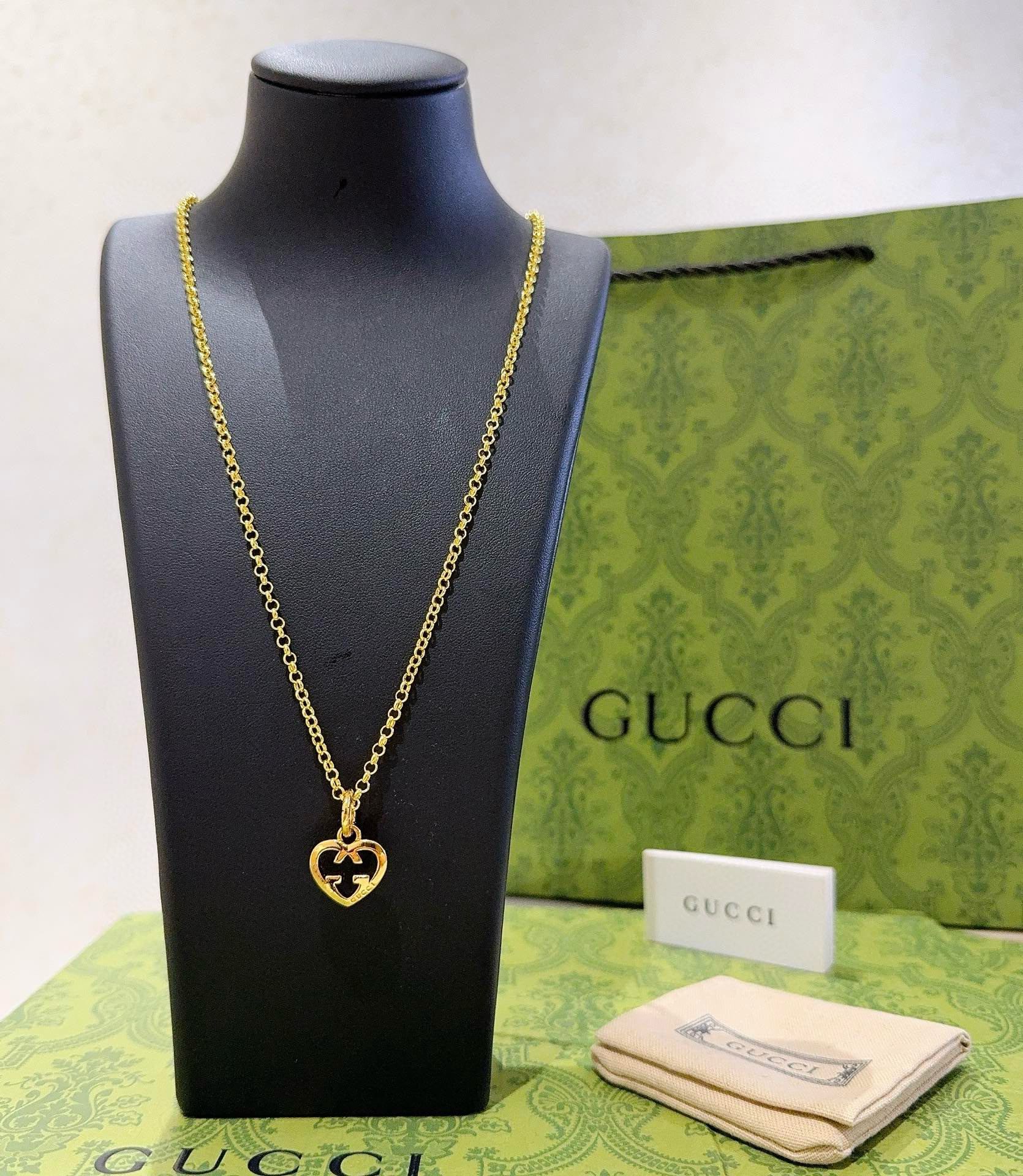 Gucci luxury necklace