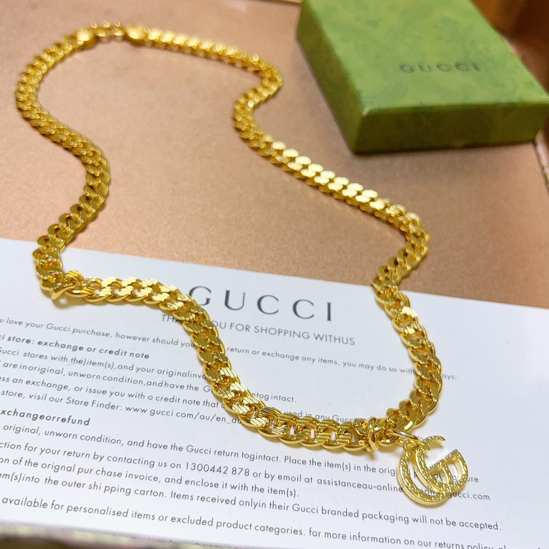 NO:105939,The latest model of Gucci necklace is higher in chain grade, star style Anger Forest machine bear series double G Gucci necklace, details are used to treat the old version, non-market bright version, this model has been released, Gucci is popular in it, very easy to match with trendy clothes, jewelry quality, gucci, necklace19860909批 古驰项链最新款链条档次更高明星同款Anger Forest机器熊系列双G古驰项链 细节对版做旧处理 非市面亮面版型 这款一直在出 古驰里面热卖款 非常好搭配潮流衣服,饰品精品,gucci,necklace,Jewelry