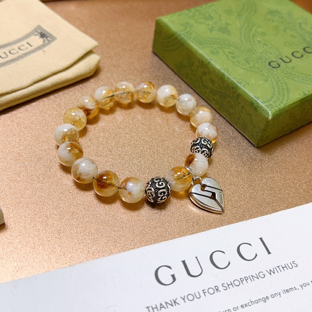 NO:105918,The new product releases Gucci bracelets for men and women. The latest yellow crystal bracelets have higher grades. The same style as star Anger Forest series double g crystal bracelets. Size: 16-24 cm. Details are used to treat the old version. Non-market bright version. This one is always being made on the market. Gucci is popular in the hot-selling style. Very easy to match clothes, fine accessories, gucci, bracelet19860909批 新品发布古驰手链男女同款 最新款黄晶手链档次更高明星同款Anger Forest系列双g水晶手链 尺寸:16-24厘米 细节对版做旧处理 非市面亮面版型 非市面普通做这款一直在出 古驰里面热卖款 非常好搭配衣服,饰品精品,gucci,bracelet,Jewelry