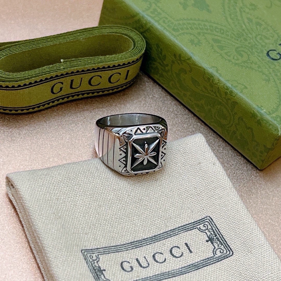 NO:105920,The latest styles of Gucci rings are higher in grades. Stars. The same style of Anger Forest series double G pure handmade craftsmanship. Gucci rings. Details are pure hand-processed. Non-market glossy version. This model has been released. Gucci is very good. It is very easy to match with fashionable clothes. 8 9 10 11. Premium accessories, gucci, ring19860909批.古驰戒指最新款款式档次更高明星同款Anger Forest系列双G纯手工制作工艺 古驰戒指 细节对版纯手工处理 非市面亮面版型 这款一直在出 古驰里面热卖款 非常好搭配潮流衣服码数美8 9 10 11,饰品精品,gucci,ring,Jewelry