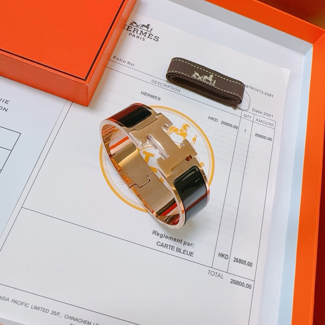 NO:105558,Hermes bracelet Original customization bracelet The enamel craftsmanship tests the master's craftsmanship to ensure the color is handmade [color][color] High-end customization Wide version 1.8cm Goddess I love Hermes hot bracelet Super exquisite goddesses Stars Same style High-end franc material, K gold texture, Seiko pure handmade products are really good, jewelry quality, hermes, hermes, bracelet19860909批. Hermes 爱马仕手镯 原版定制 手环 珐琅工艺太考验师傅的手艺了 要确保色泽手工制作好[色][色] 高端定制 宽版1.8cm 女神 都爱爱马仕火爆手镯 超精赞各路女神 明星 同款 高端法郎材质,k金质感,精工纯手工出品上手真的赞,饰品精品,hermes,hermes,bracelet,Jewelry