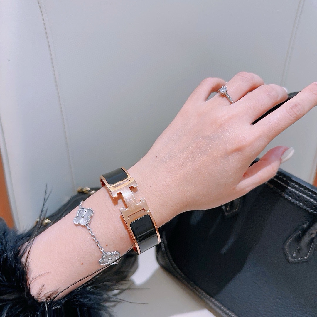 Hermes 爱马仕手镯 ❗️定制 手环 珐琅工艺太考验师傅的手艺了 要确保色泽手工制作好[色][色] 定制 宽版1.8cm 都爱爱马仕手镯 6