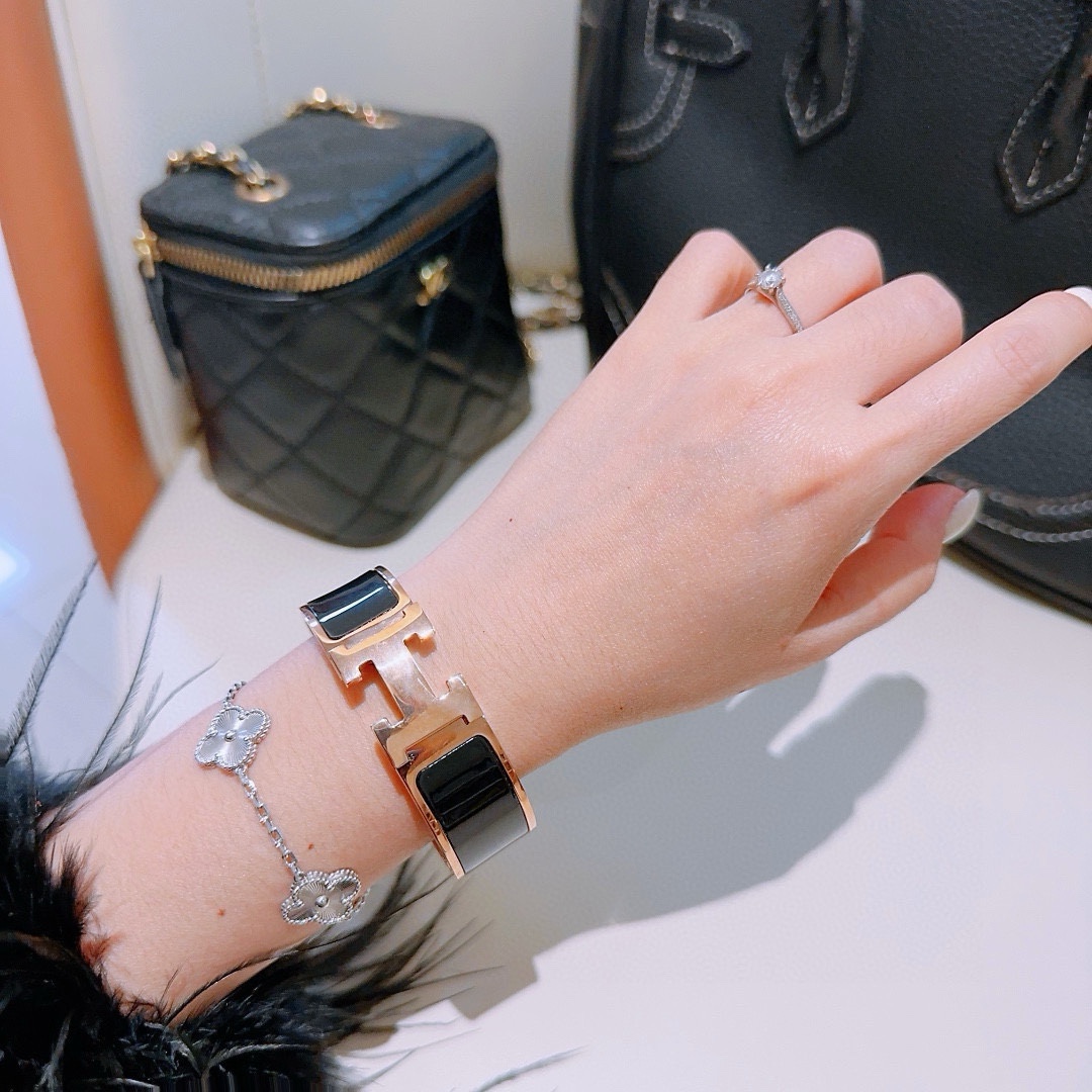 Hermes 爱马仕手镯 ❗️定制 手环 珐琅工艺太考验师傅的手艺了 要确保色泽手工制作好[色][色] 定制 宽版1.8cm 都爱爱马仕手镯 3