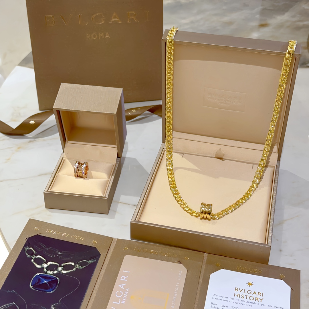 “BVLGARI Boulie DIVAS’ DREAM Necklace: Elegant Gold Design with Logo Detail” - 图片 1