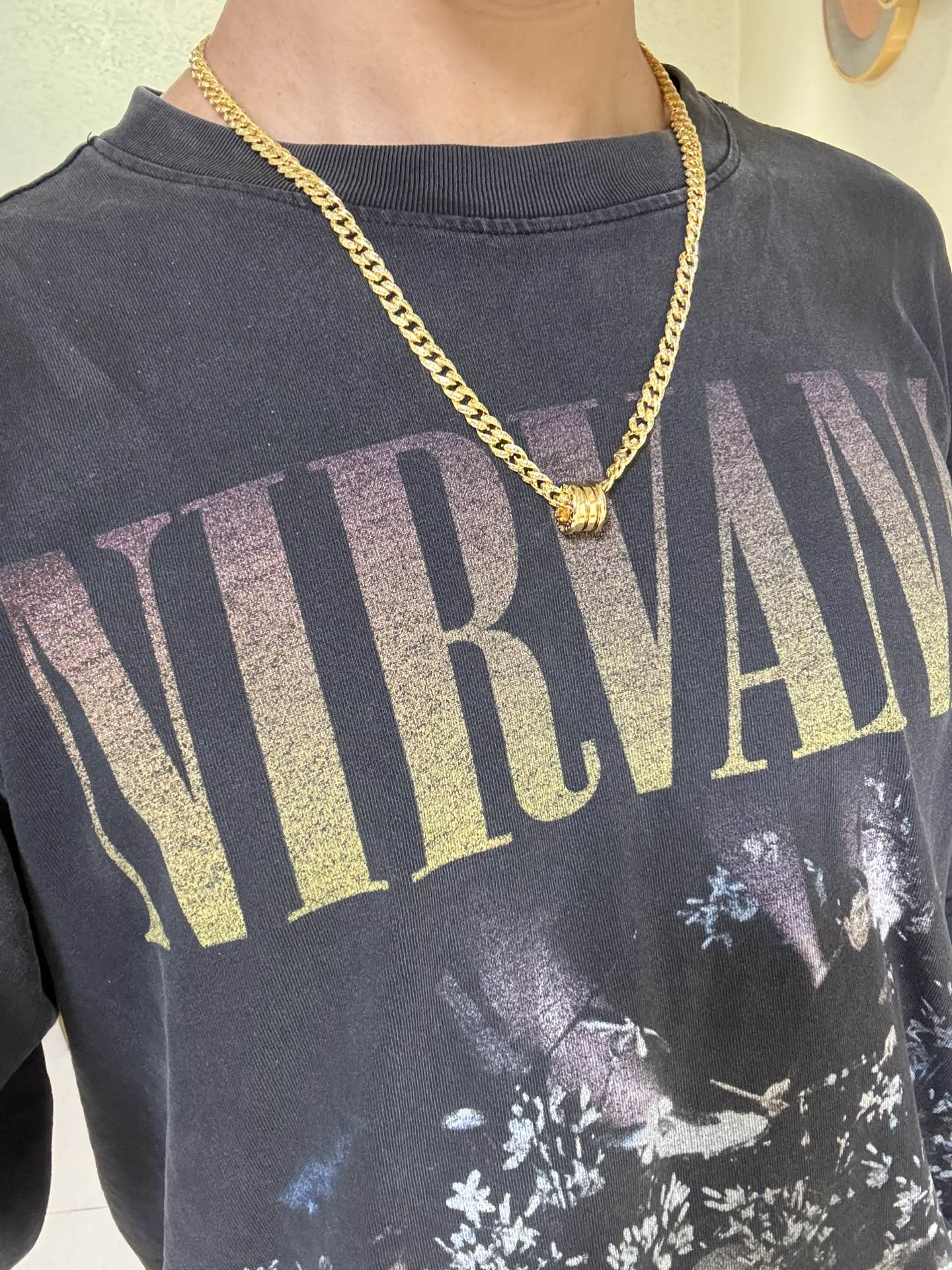 “BVLGARI Boulie DIVAS’ DREAM Necklace: Elegant Gold Design with Logo Detail” - 图片 3