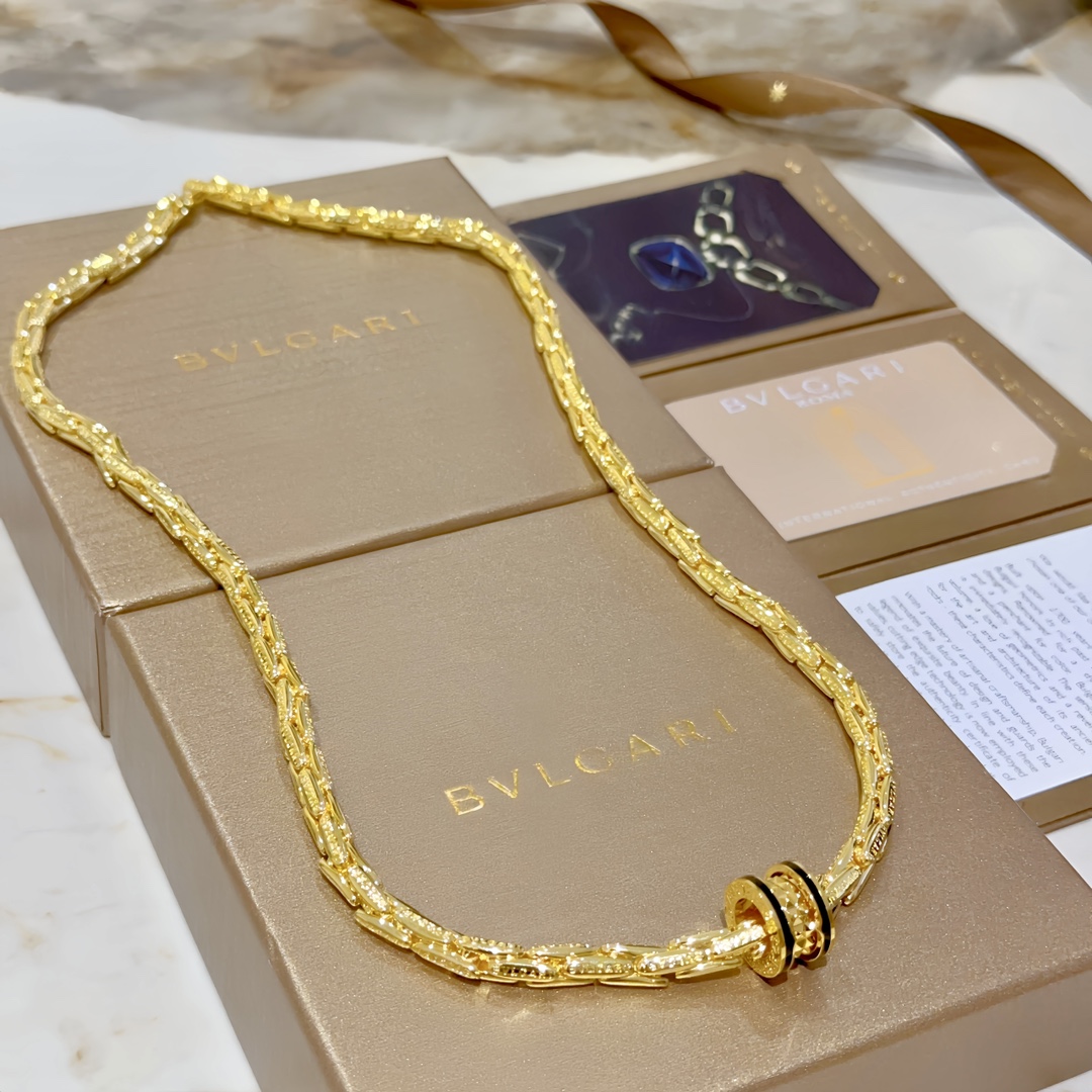 “BVLGARI Boulie DIVAS’ DREAM Necklace: Elegant Gold Material with Logo Detail” - 图片 1