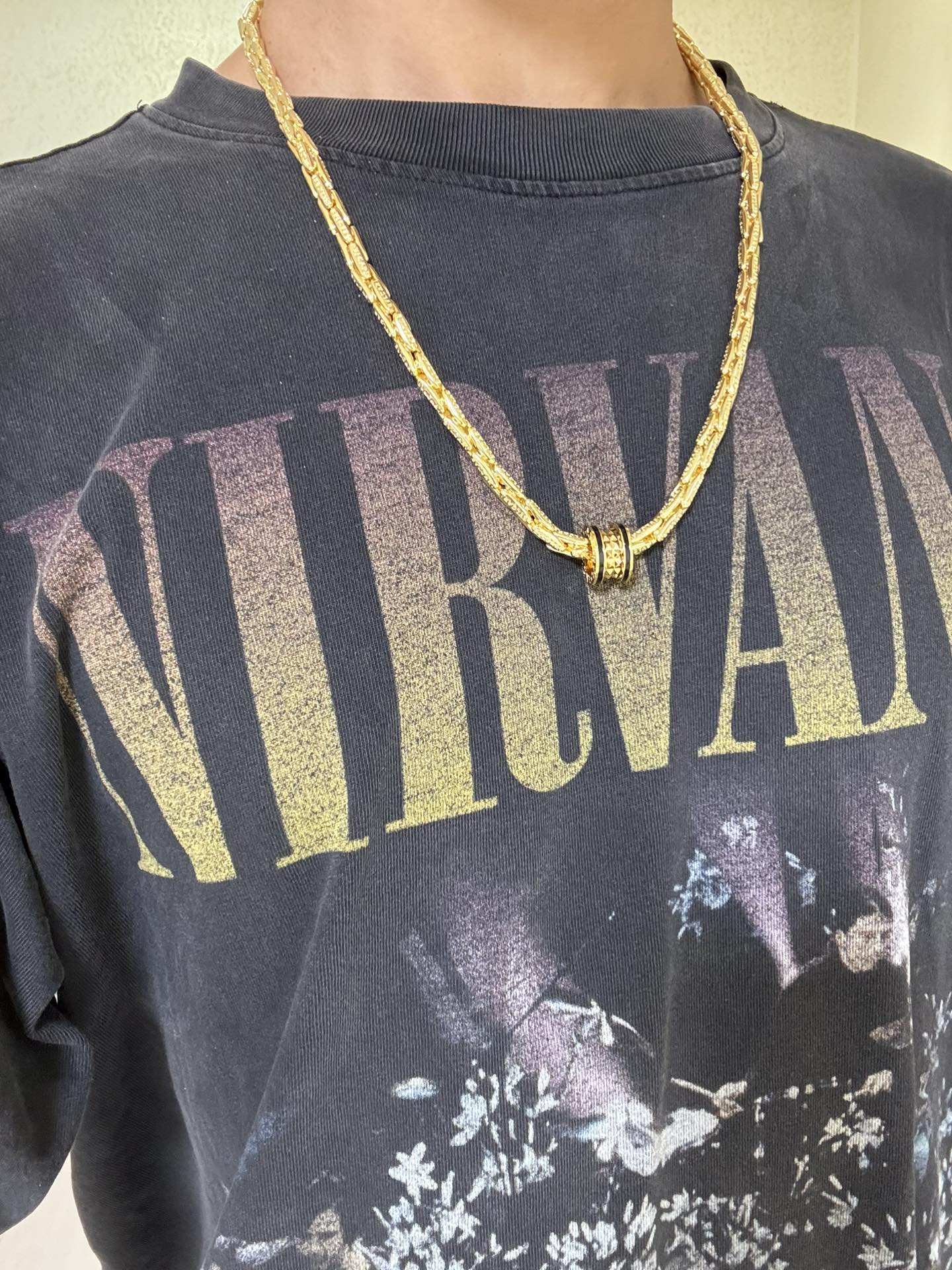 “BVLGARI Boulie DIVAS’ DREAM Necklace: Elegant Gold Material with Logo Detail” - 图片 9