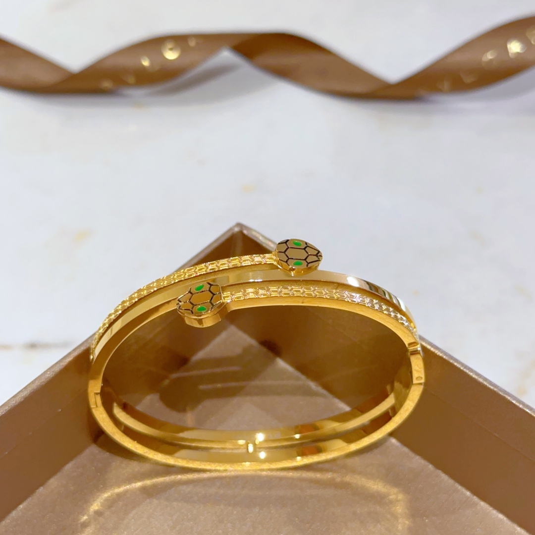 Luxurious Serpenti Viper Bracelet in V Gold: Perfectly Polished with Unmatched Beauty - 图片 4