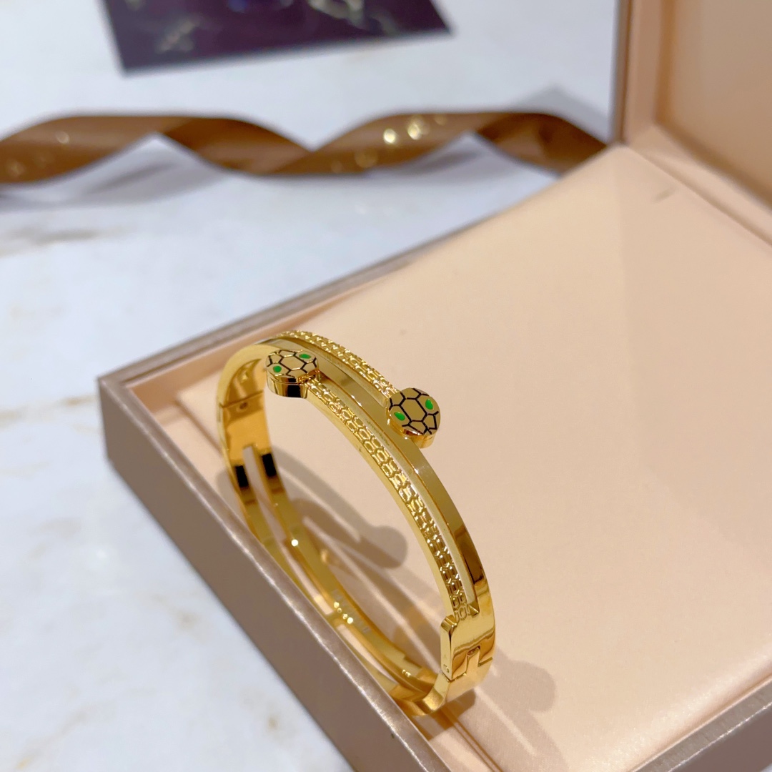 Luxurious Serpenti Viper Bracelet in V Gold: Perfectly Polished with Unmatched Beauty - 图片 5
