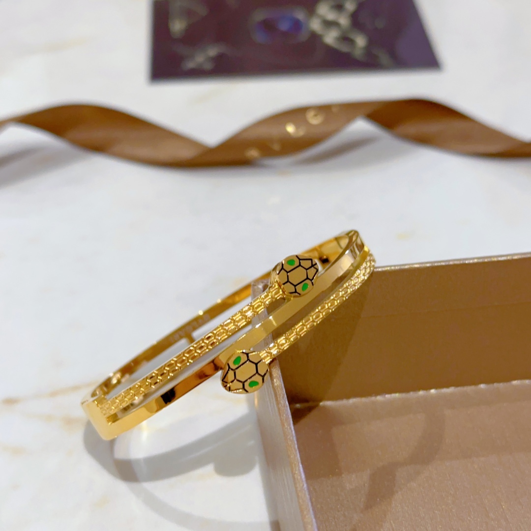 Luxurious Serpenti Viper Bracelet in V Gold: Perfectly Polished with Unmatched Beauty - 图片 8