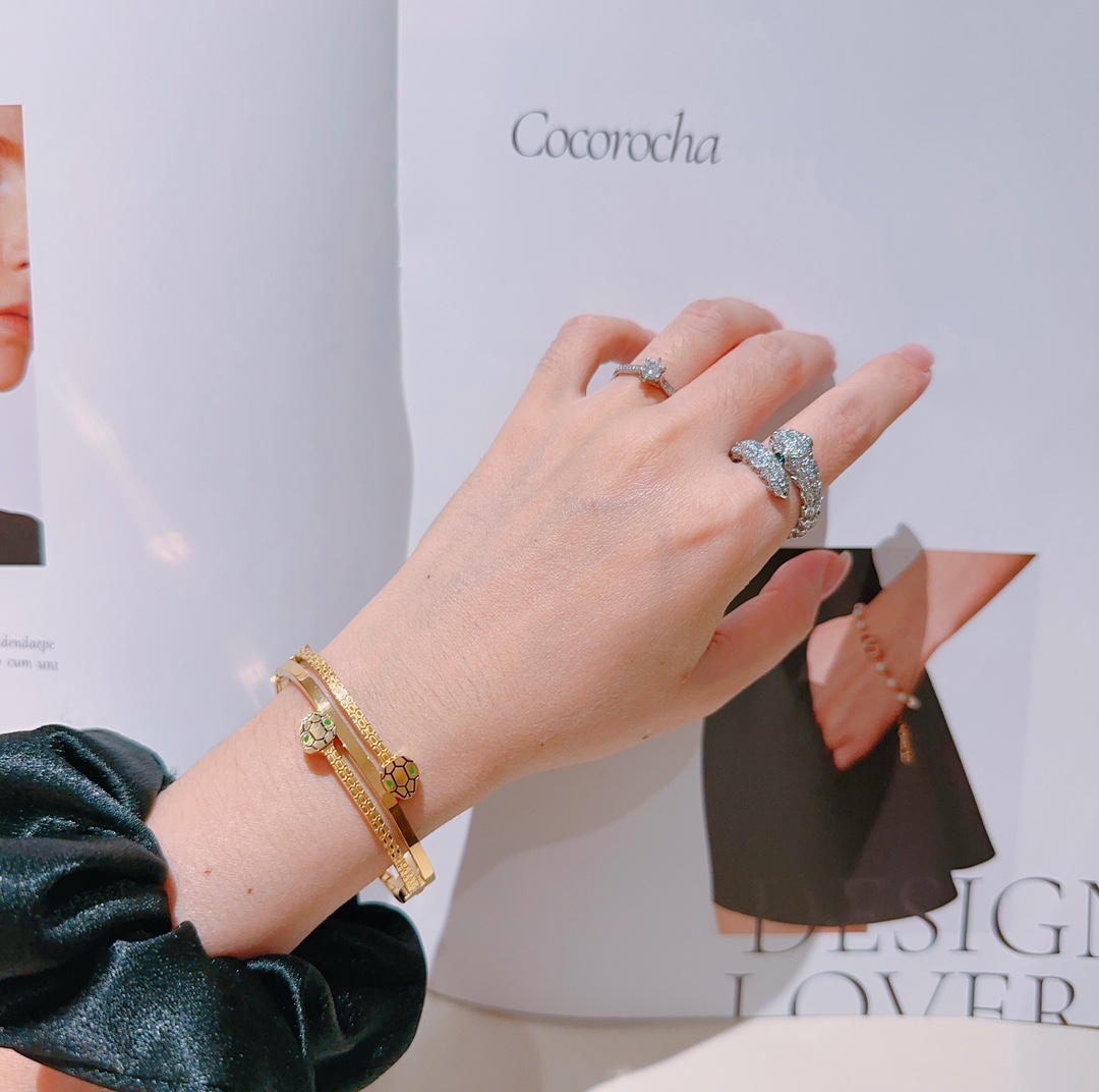 Luxurious Serpenti Viper Bracelet in V Gold: Perfectly Polished with Unmatched Beauty - 图片 9