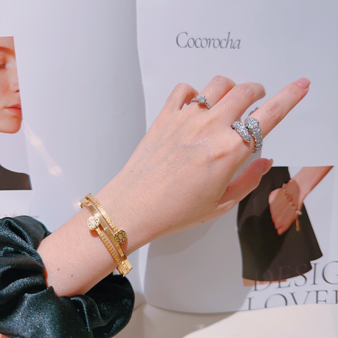 Luxurious Serpenti Viper Bracelet in V Gold: Perfectly Polished with Unmatched Beauty - 图片 3