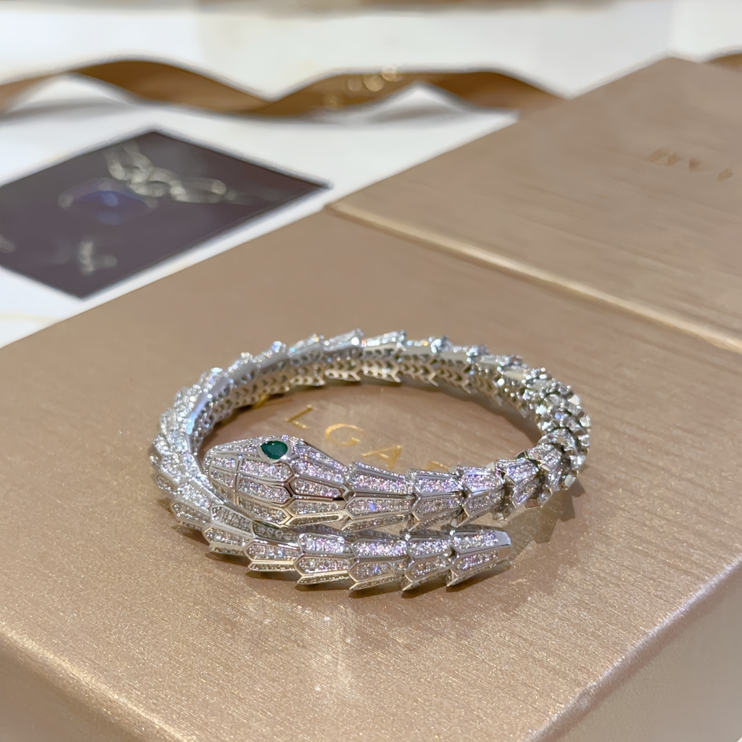 Luxurious Serpenti Viper Bracelets: V Gold Material with Diamonds, Perfectly Polished. - 图片 2