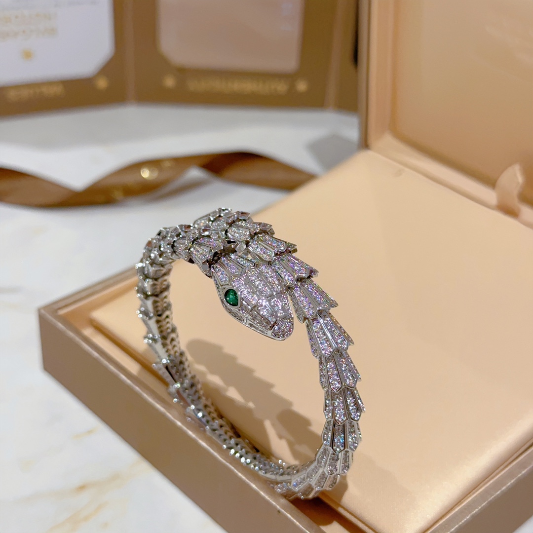 Luxurious Serpenti Viper Bracelets: V Gold Material with Diamonds, Perfectly Polished. - 图片 8