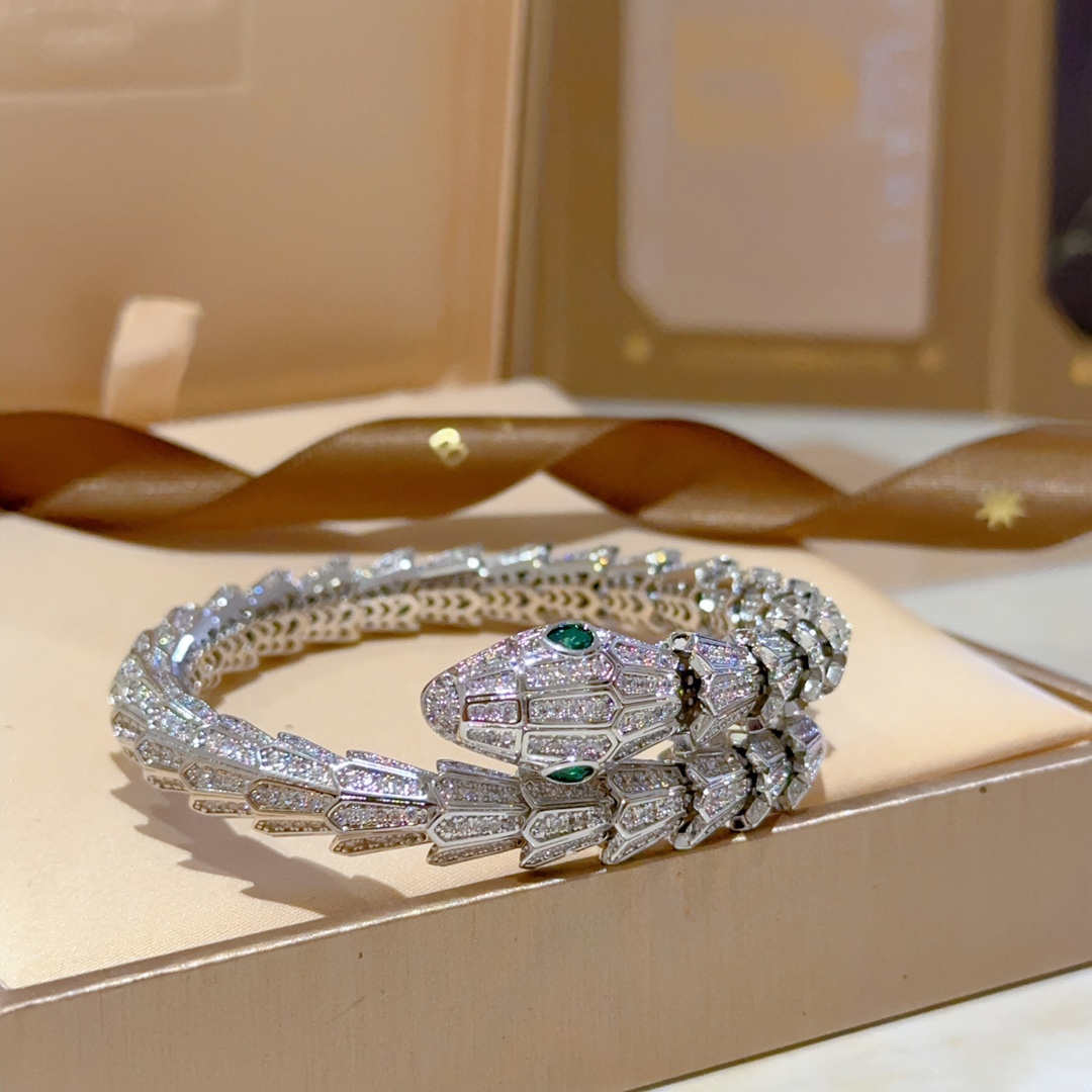 Luxurious Serpenti Viper Bracelets: V Gold Material with Diamonds, Perfectly Polished. - 图片 7