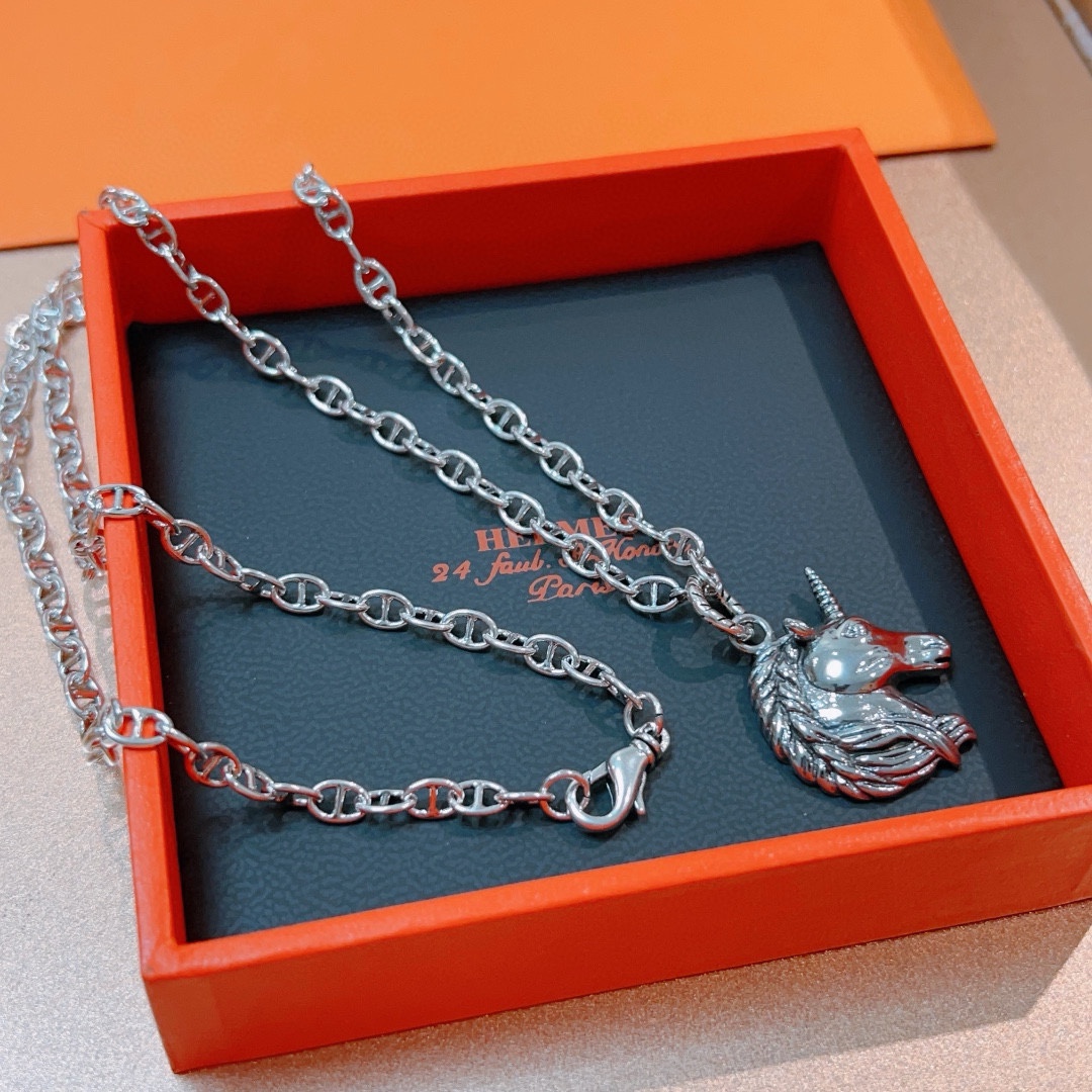 Hermès luxury necklace 4