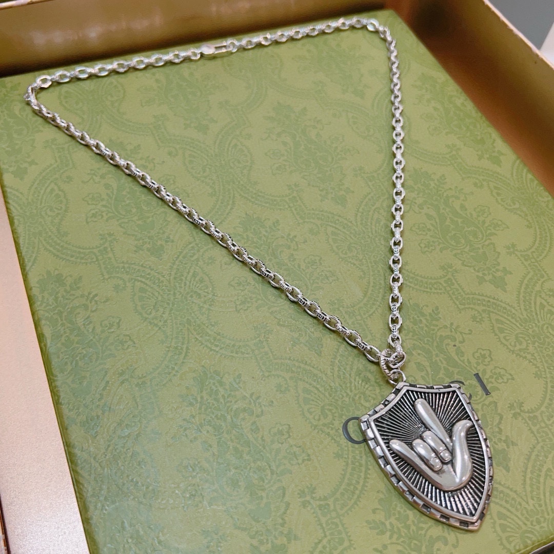 NO:105595,The latest model of Gucci necklace is higher in chain grade, purely handmade, star-like Anger Forest series double g necklace, details are used to treat the version, non-market glossy style, this model has been released, Gucci is very easy to match, jewelry quality, gucci, necklace19860909批古驰项链最新款链条档次更高 纯手工制作 明星同款Anger Forest系列双g项链 细节对版做旧处理 非市面亮面版型 这款一直在出 古驰里面热卖款 非常好搭配,饰品精品,gucci,necklace,Jewelry
