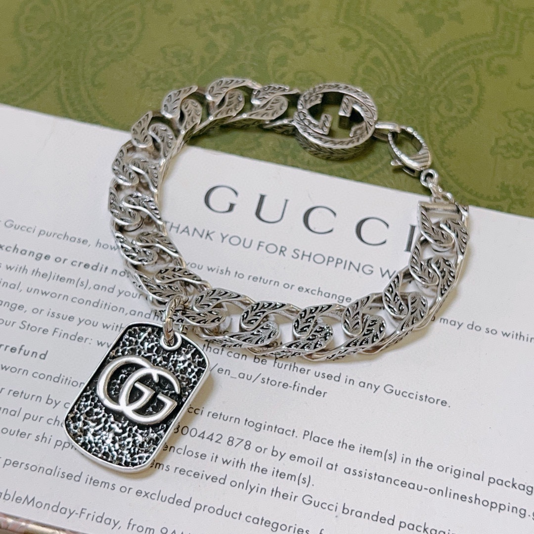 NO:105581,. The latest release of Gucci Gucci bracelets. The latest classic style is exquisite, regardless of style or texture. You can understand the original logo at a glance. Super nice. The best choice for matching clothes. It is a must-have artifact for men and women. The number of codes is 18.20.22., jewelry quality, gucci, gucci, bracelet19860909批. 最新出炉 Gucci古驰手链最新款的经典款 精致无论款式 质感 都是绝对的顶尖feel 只要看一眼就懂了原版logo 超 nice 搭配衣服最佳的选择,男女同款必备神器 码数18.20.22.,饰品精品,gucci,gucci,bracelet,Jewelry
