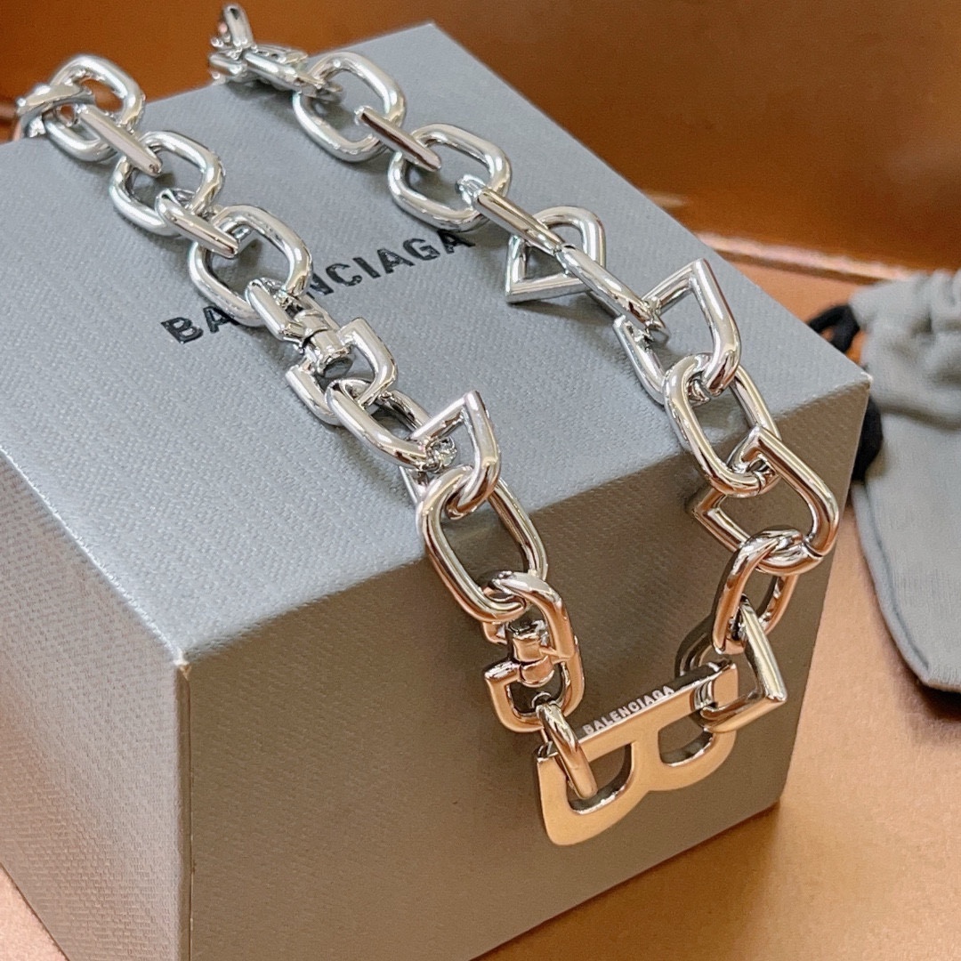 Balenciaga luxury necklace 7