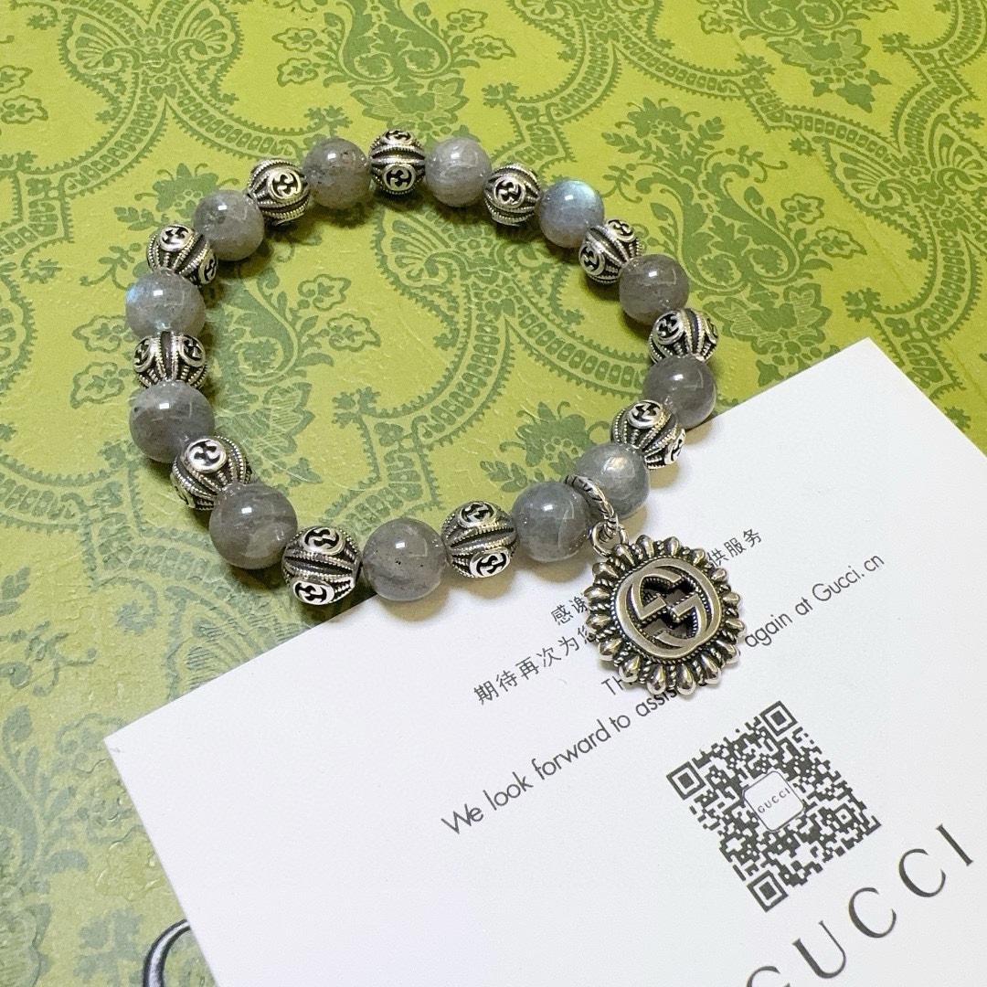 NO:105590,Batch New product release officially announced on the market Super value texture Gucci bracelets for men and women The latest natural flash stone bracelets for high quality and higher quality Celebrity Anger Forest series double g bracelets Size: 16-24 cm Details are used for the old version Non-market glossy version Non-market ordinary style This model has been released all the time Gucci is selling very well. Very easy to match clothes, jewelry quality, gucci, bracelet19860909批 新品发布官宣上市 超值质感 古驰手链男女同款 最新款天然闪光石手链质感超值档次更高明星同款Anger Forest系列双g手链 尺寸:16-24厘米 细节对版做旧处理 非市面亮面版型 非市面普通做这款一直在出 古驰里面热卖款 非常好搭配衣服,饰品精品,gucci,bracelet,Jewelry